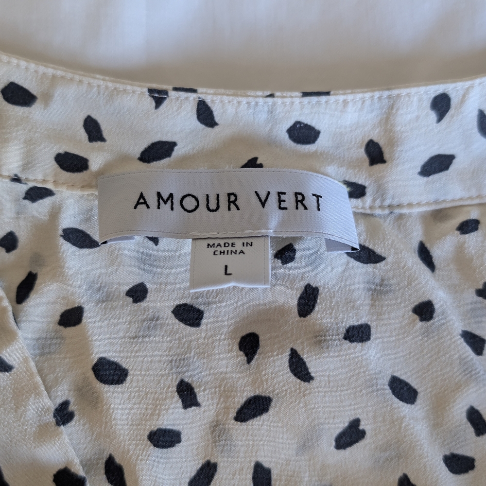 Women's White and Black Patterned Top - Picture 3 of 3